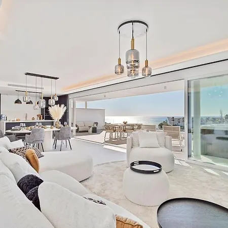 Apartment Stunning Luxurious Apartment. *